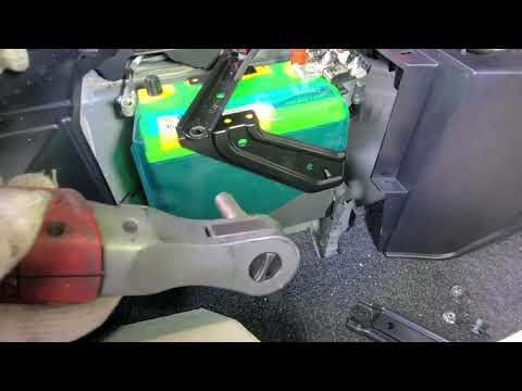 라브4 하이브리드 E-four 보조 배터리 교환 RAV4 Hybrid Battery 라브4 하이브리드 E-four 보조 배터리 교환 RAV4 Hybrid Battery