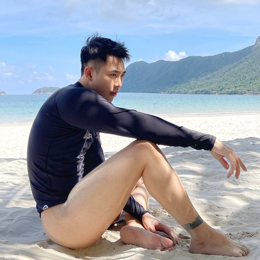 Đỏ Mặt Với Đồ Bơi Của Sao Nam Vbiz, Style Sóng Đánh Bay Quần Của Hoàng Ku  Chưa Là Gì