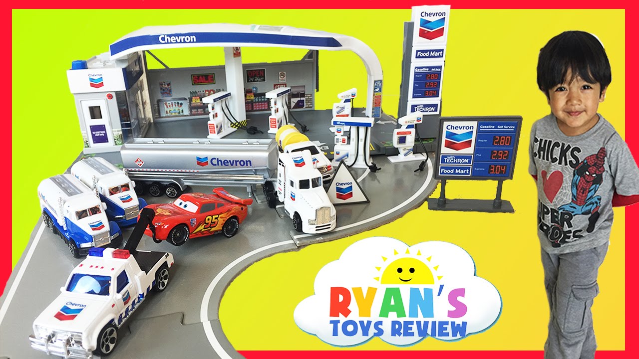 Tomica Chevron Gas Station Playset With Disney Cars Toys - Youtube