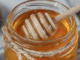 Honey: Health Benefits, Uses And Risks